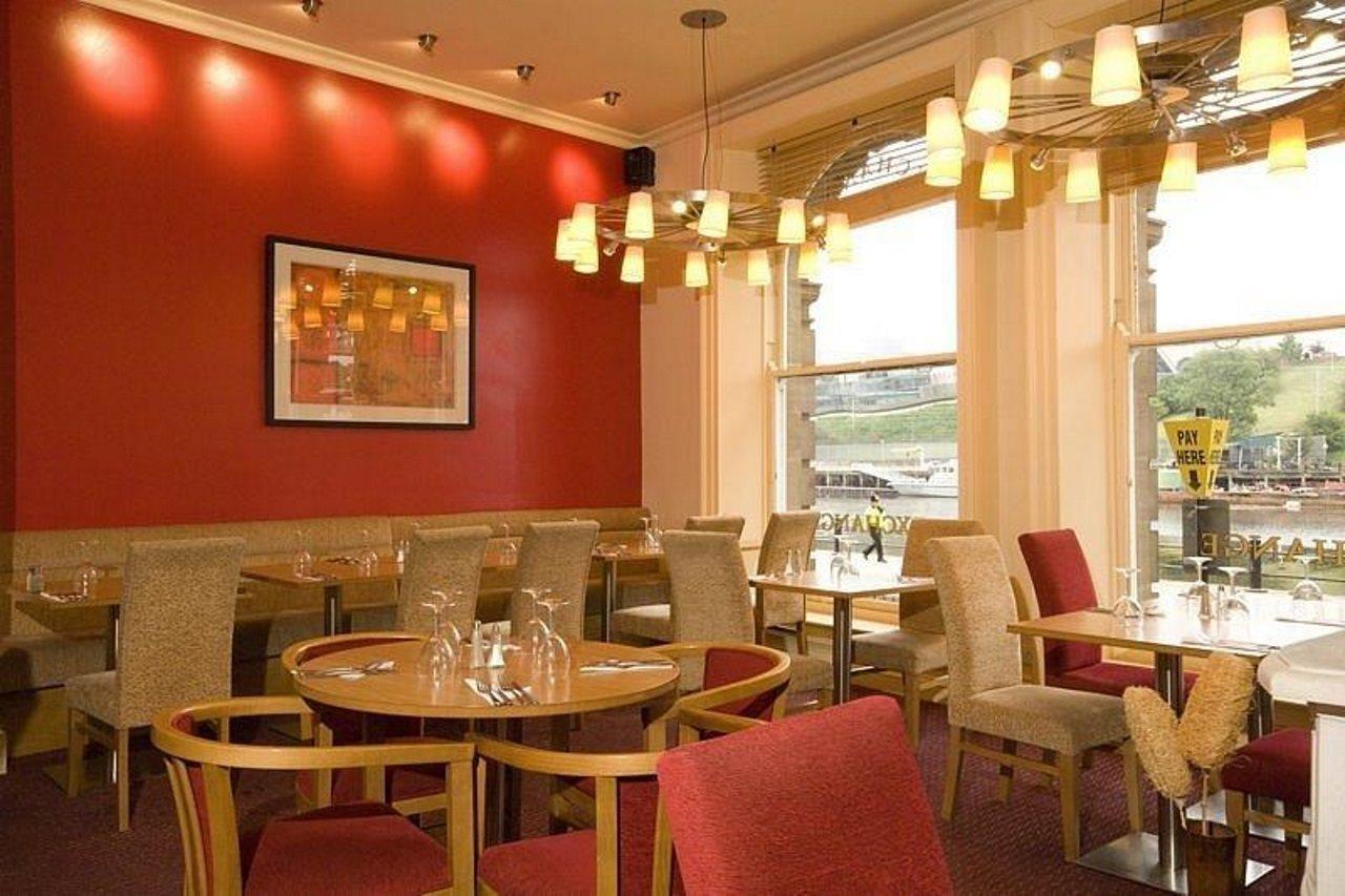Premier Inn Newcastle Quayside Newcastle upon Tyne Exterior foto