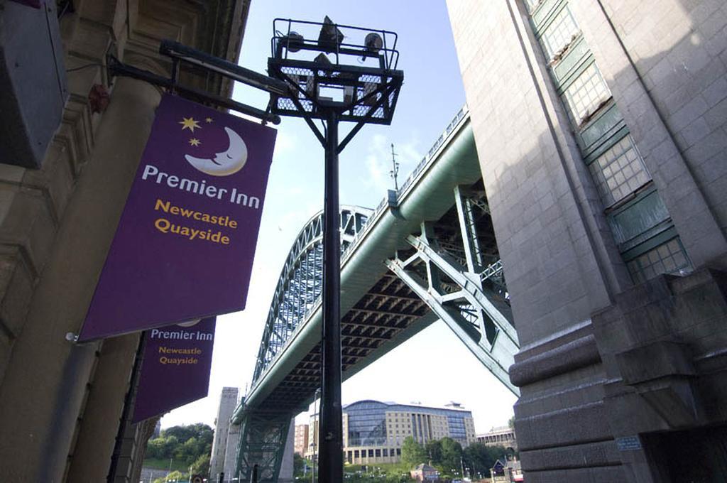 Premier Inn Newcastle Quayside Newcastle upon Tyne Exterior foto