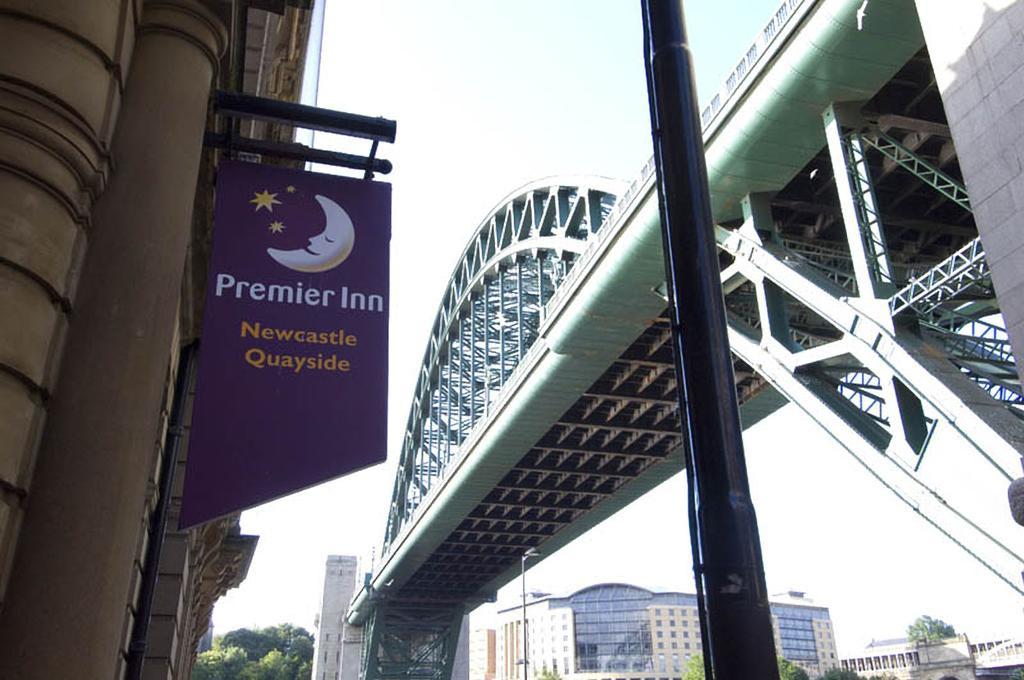 Premier Inn Newcastle Quayside Newcastle upon Tyne Exterior foto