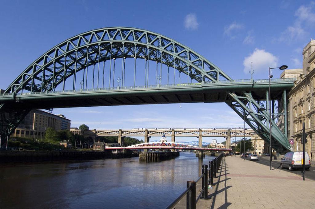 Premier Inn Newcastle Quayside Newcastle upon Tyne Exterior foto